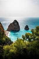 Felsen im türkisen meer von Zakynthos Griechenland Mizithres Beach