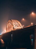 Waalbrücke bei Nacht