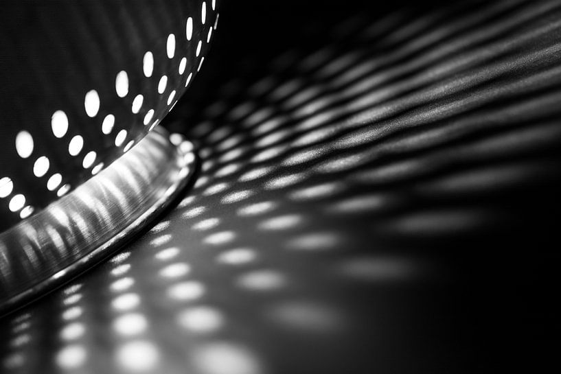 Light and shadow dots pattern in black and white by Lisette Rijkers
