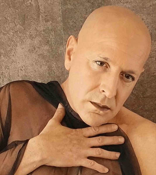 La Dame by Ruve Shaul