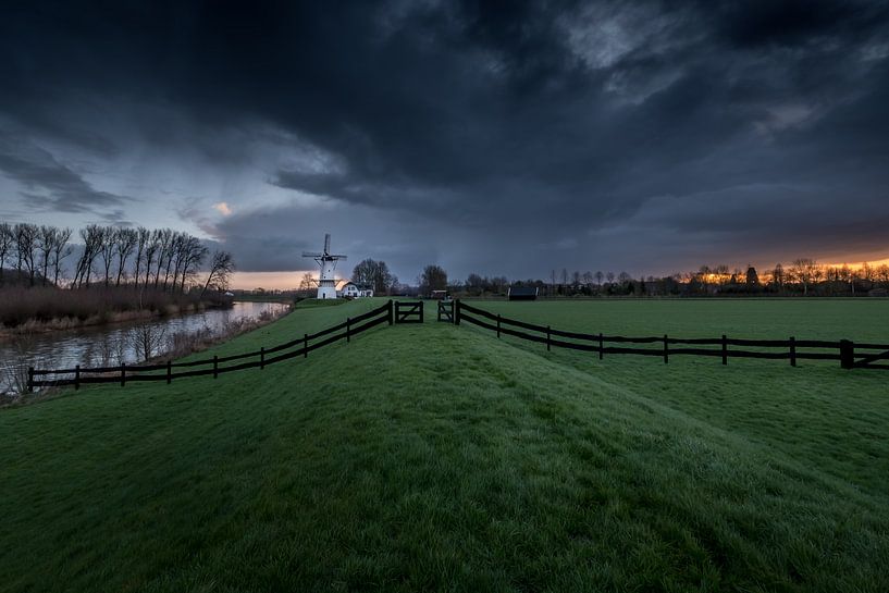 Un beau ciel au-dessus du moulin le Papillon, perle de la Betuwe par Moetwil en van Dijk - Fotografie