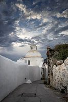 Magische wolken boven het Grieks Santorini