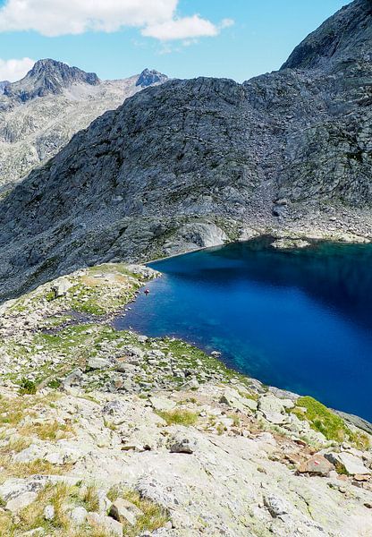 Pyrenäen, wilde Pyrenäen, Berge, Wandern, Natur, Wildnis, Outdoor, Gebirge, Frankreich, Spanien, Berglandschaft, Landschaftsfotografie, Naturfotografie, Wandbild Berge, Leinwanddruck Natur, Fine Art Print, Naturbild, Abenteuer, Naturparadies, Reiselust, Bergwandern, Gipfel, Bergpanorama, Naturkunst, Bergliebe, Freiheit, Fernweh, Gebirgslandschaft, Wanderlust, Fotokunst, Outdoorfotografie, Alpenregion von Miriam Schwarzfischer Fotografie
