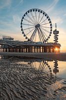 Pier Scheveningen Ferris au coucher du soleil de la plage