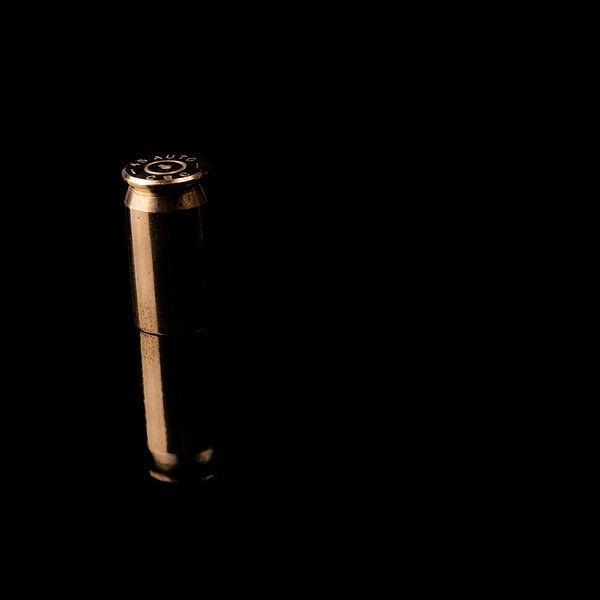 all that remains is an empty cartridge case, but where is the bullet van Shop bij Rob