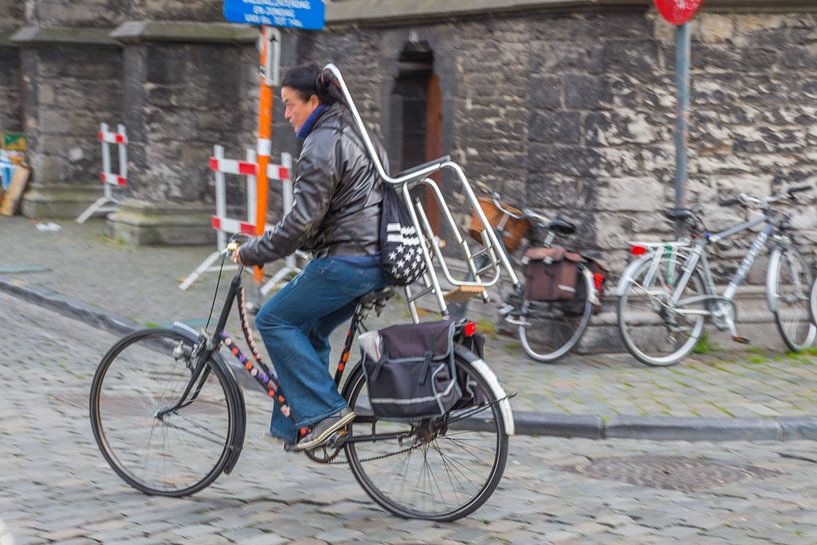 Moving by bike in Ghent by didier de borle