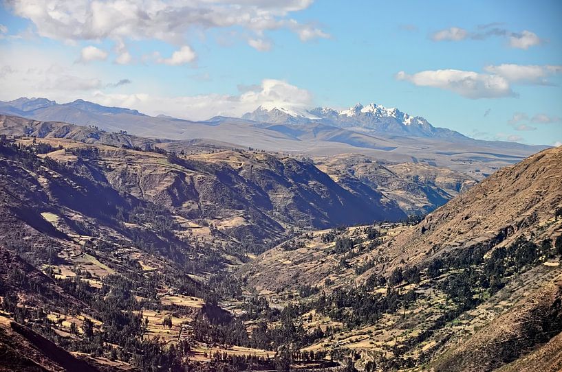 Breathtaking views of the Huaraz valley and its Andean peaks by Frank Photos