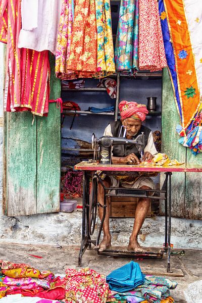tailor in India by Hilda booy