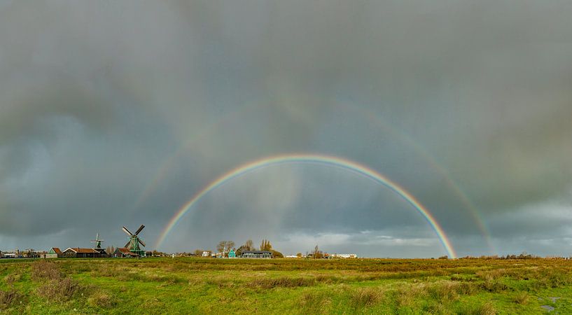 Regenbogen in der Windmühle De Bonte Hen, Zaandam, Noord-Holland, Niederlande von Rene van der Meer