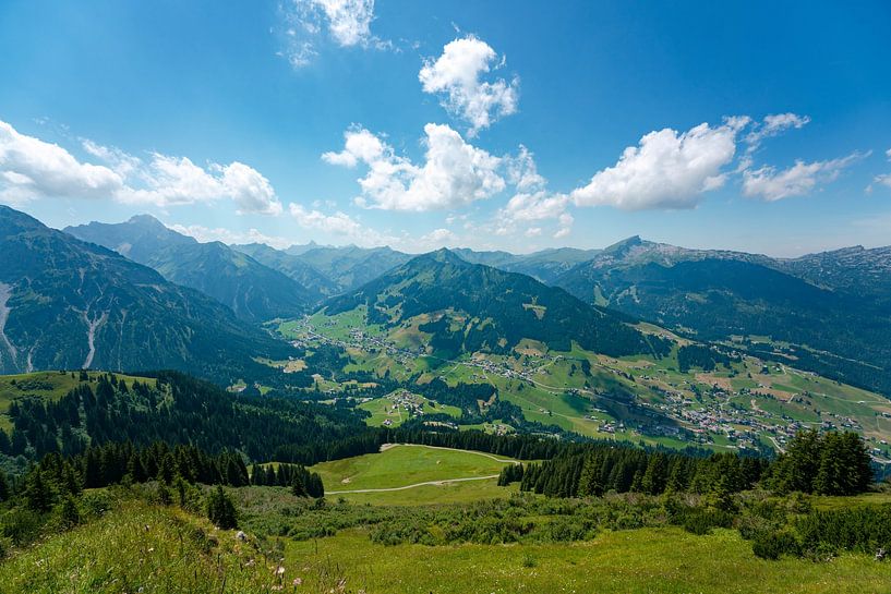 Ausblick auf das Kleinwalsertal vom Fellhorn/Kanzelwand von Leo Schindzielorz