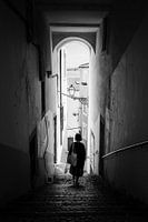 La fille dans un escalier étroit | Lisbonne
