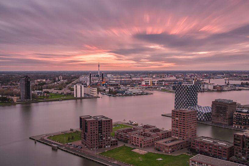 Rotterdam on fire by Ilya Korzelius