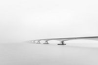 Zeelandbrug in zwart wit