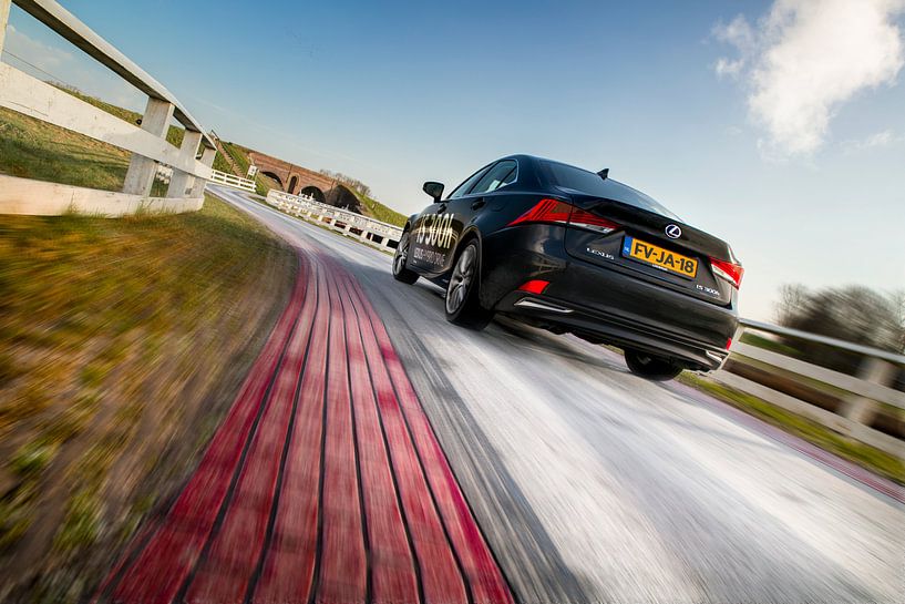 Lexus IS300h by Thomas Boudewijn