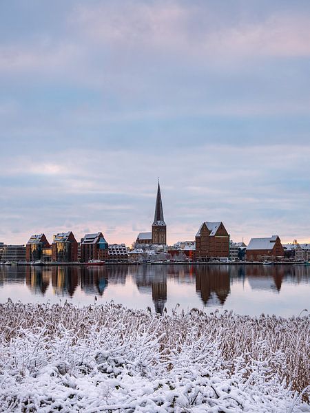 View over the Warnow to the Hanseatic city of Rostock in winter by Rico Ködder