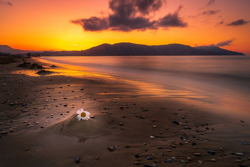Coucher de soleil sur une plage de sable en Crète par Christian Klös