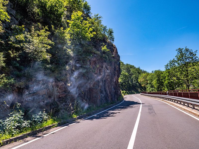 Landstraße im Harz mit Felsen von Animaflora PicsStock