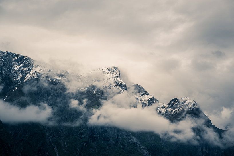 Snowy peaks by Arjen Roos