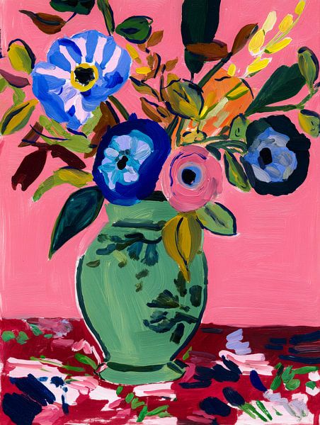 Blumen in grüner Vase - buntes modernes Stilleben mit rosa Hintergrund von But First Framing
