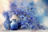Blaue Vasen mit Glyzinien – Poetisches Stillleben