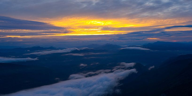 Panorama sunrise at Mont Ventoux by Flatfield