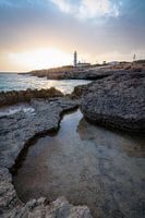 Leuchtturm bei Sonnenuntergang im Saharastaub