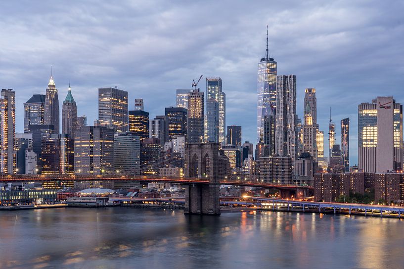 Lower Manhattan avec One World Trade Center &amp; Brooklyn Bridge. par Tubray