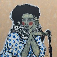 Spielend mit einem Haarbüschel