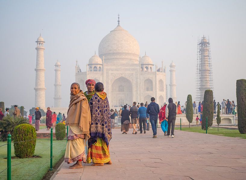 Colorful visitors to the Taj Mahal, India by Teun Janssen