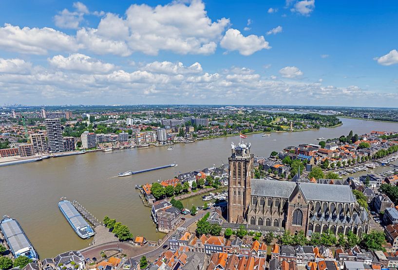 Luftaufnahme der Stadt Dordrecht mit Onze Lieve Vrouwenkerk in den Niederlanden von Eye on You