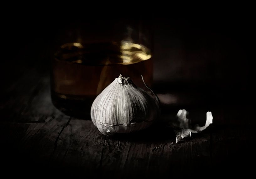 Olivenöl und Knoblauch, Stillleben, malerisch. Die küche Italien. von John Quendag
