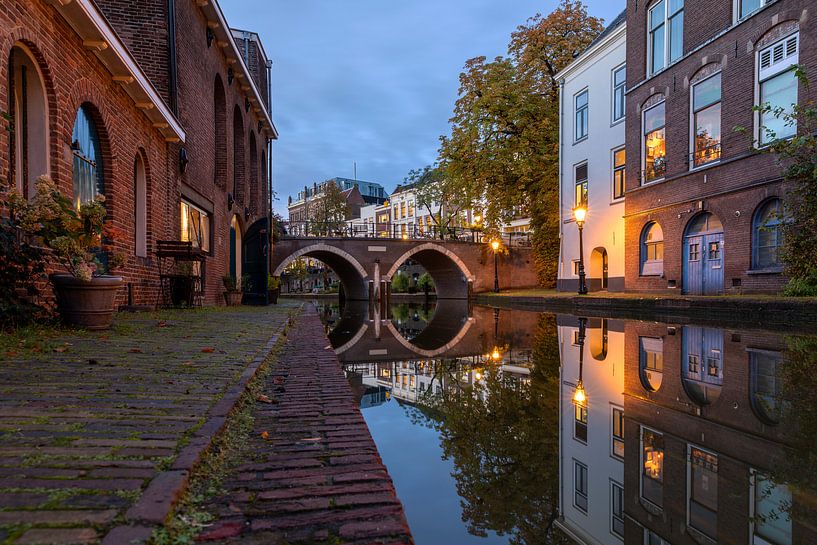 Abend in Utrecht Oudegracht und Vollersbrug von Russcher Tekst & Beeld