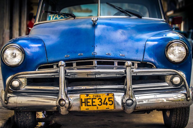 Klassischer Dodge Coronet 1950 auf der Straße in Havanna, Kuba von Jan van Dasler
