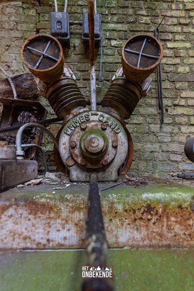 Alter Kompressor mit schönem Aussehen. von Het Onbekende