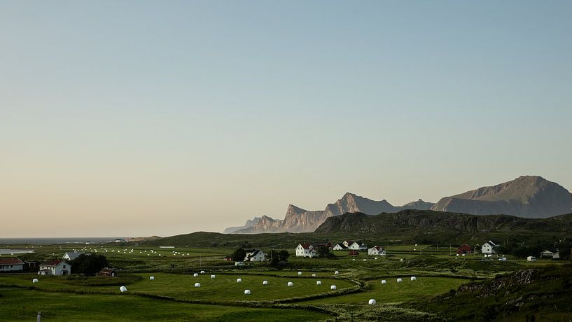 Blick über Fredvang, Lofoten, Norwegen von Floris Heuer