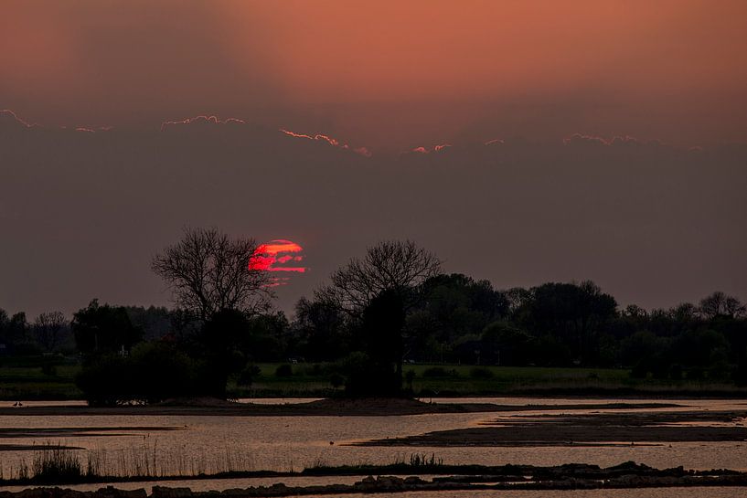 Coucher de soleil dans le Vreugderijkerwaard par Erik Veldkamp