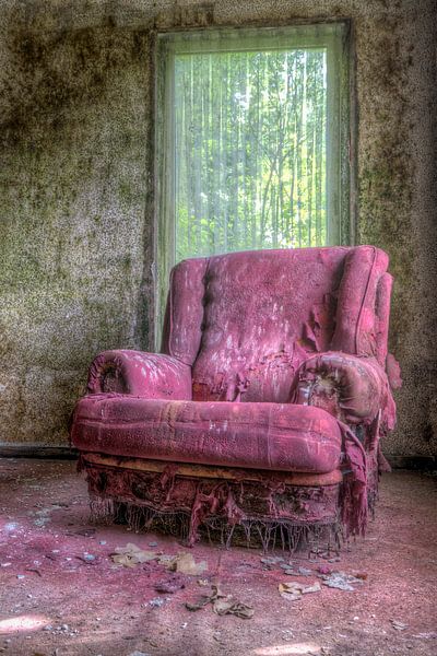 red chair by Henny Reumerman