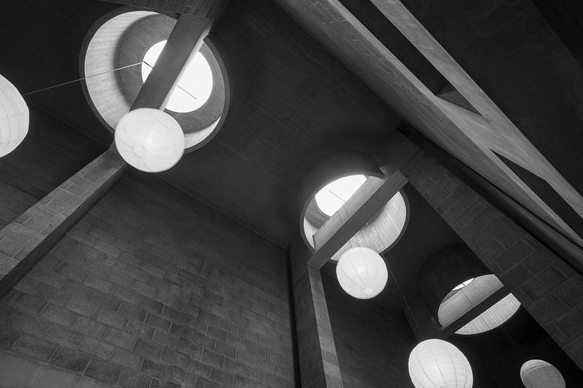 het licht in de 'straat' van de Pastor van Arskerk von Peter de Ruig