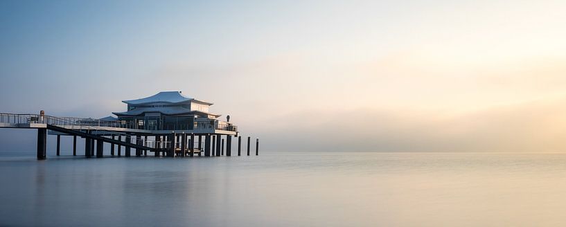 Salon de thé de Timmendorfer Strand sur la mer Baltique par Nils Steiner