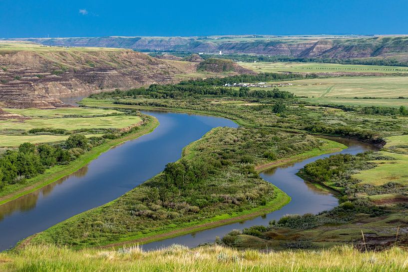 De Red Deer rivier in Alberta Canada van Roland Brack