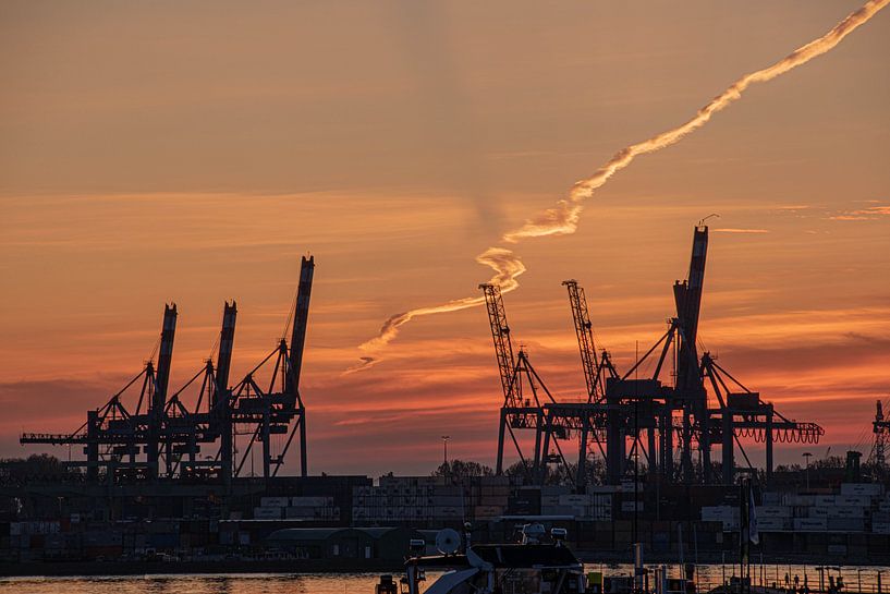waalhaven rotterdam 010 sonnenuntergang schöner himmel von Marco van de Meeberg