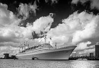 Tender at the SS Rotterdam in the Maashaven