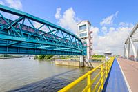 Buntes Bild der Algera-Brücke und des Sturmflutwehrs