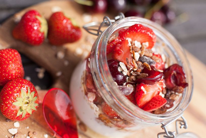 Ontbijtje met aardbeien en kersen par Willy Sybesma