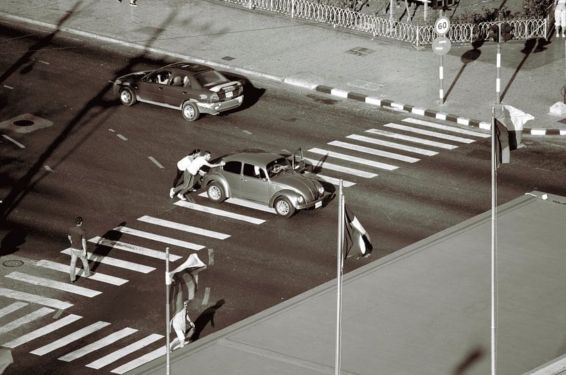 Pannenauto in Havanna - Straßenfotografie in Kuba von Carolina Reina Photography