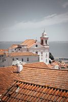Blick über die Dächer der Bucht von Lissabon, Portugal