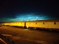 Zugwagen in der Dämmerung