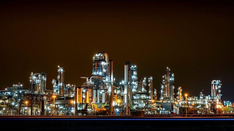 petrochemical industry on the Maasvlakte Rotterdam. by Lex van Lieshout