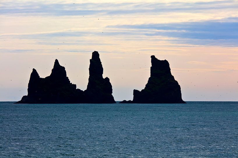 Reynisdrangar in Island von Anton de Zeeuw