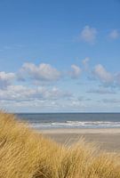 Das Meer mit blauem Himmel